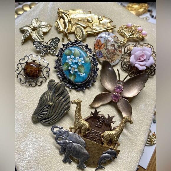1 LB Vintage to Now Jewelry Lot- MYSTERY BOX! - Picture 2 of 8